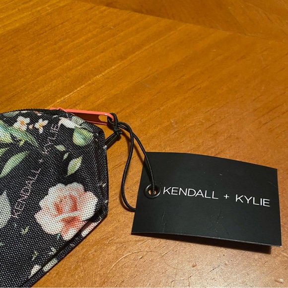 Kendall + Kylie Floral Bag - Picture 5 of 8